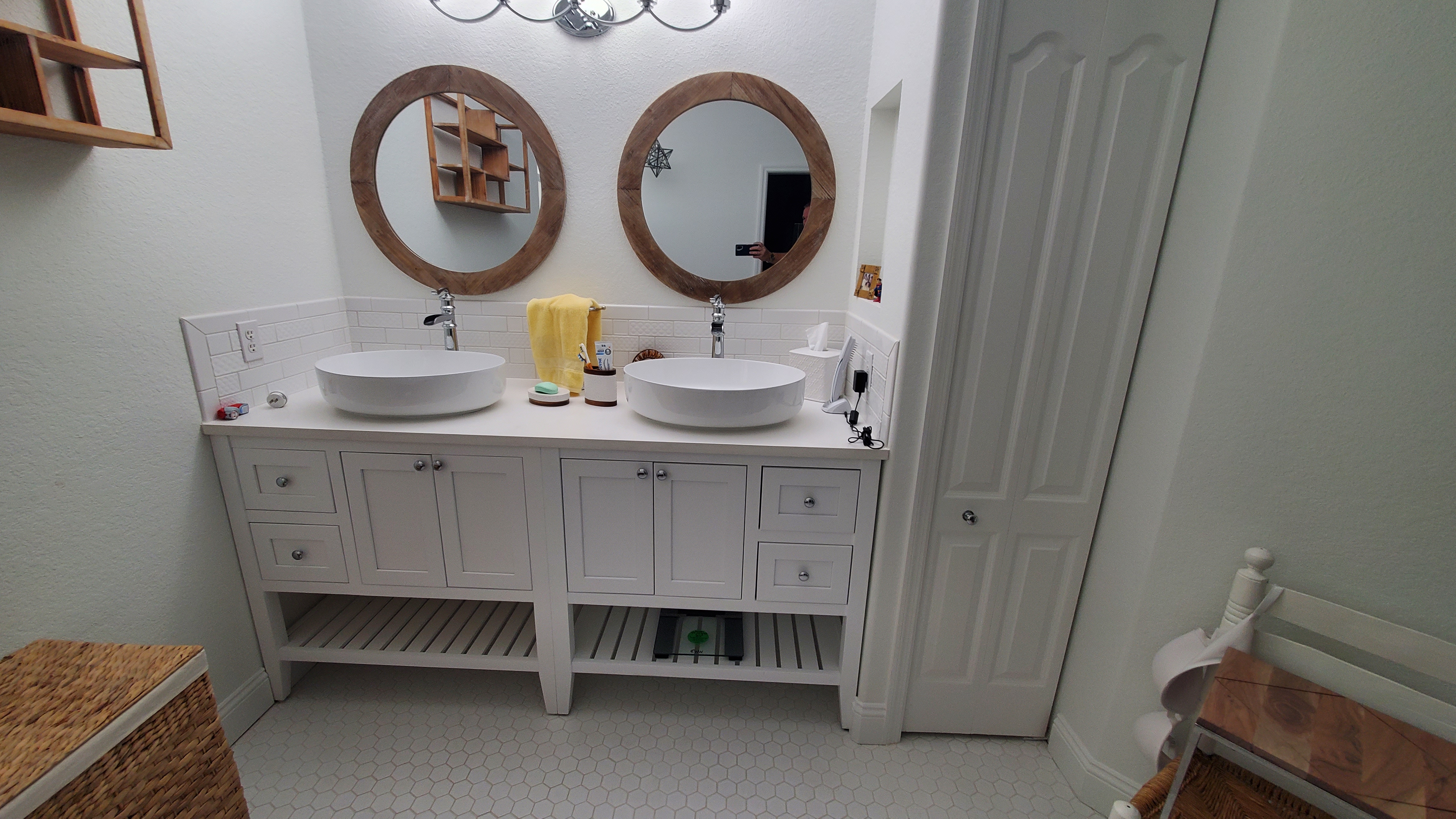 Free standing vanities